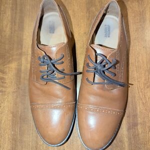 Massimo Matteo Brown and Black Leather Oxfords with Cap Toe
